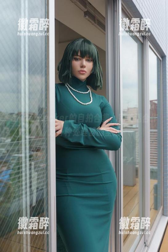 Alina Becker的自拍合集，完美适合作为各种处理器的壁纸
